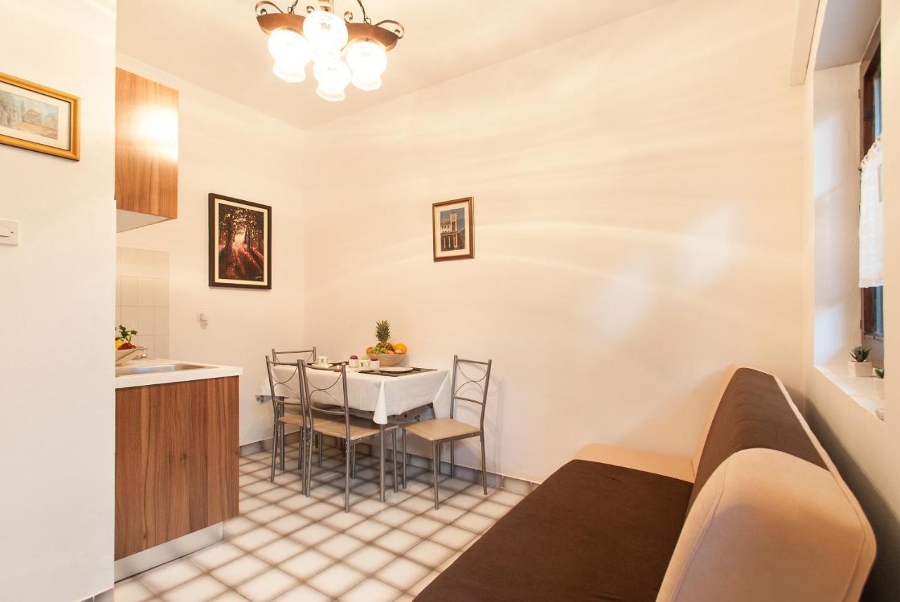 Weis Apartments Rovinj Bilik gambar